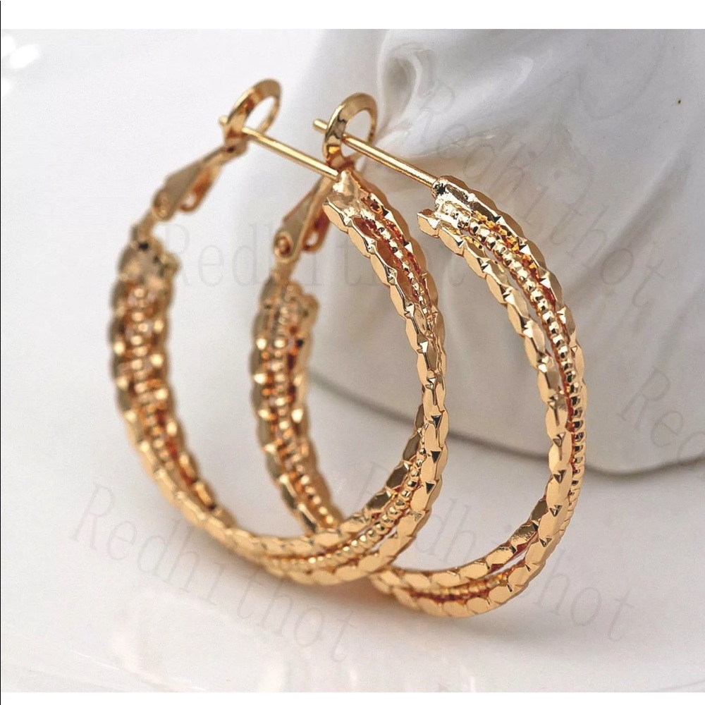 NEW gold hoop earrings jewelry - Picture 2 of 3